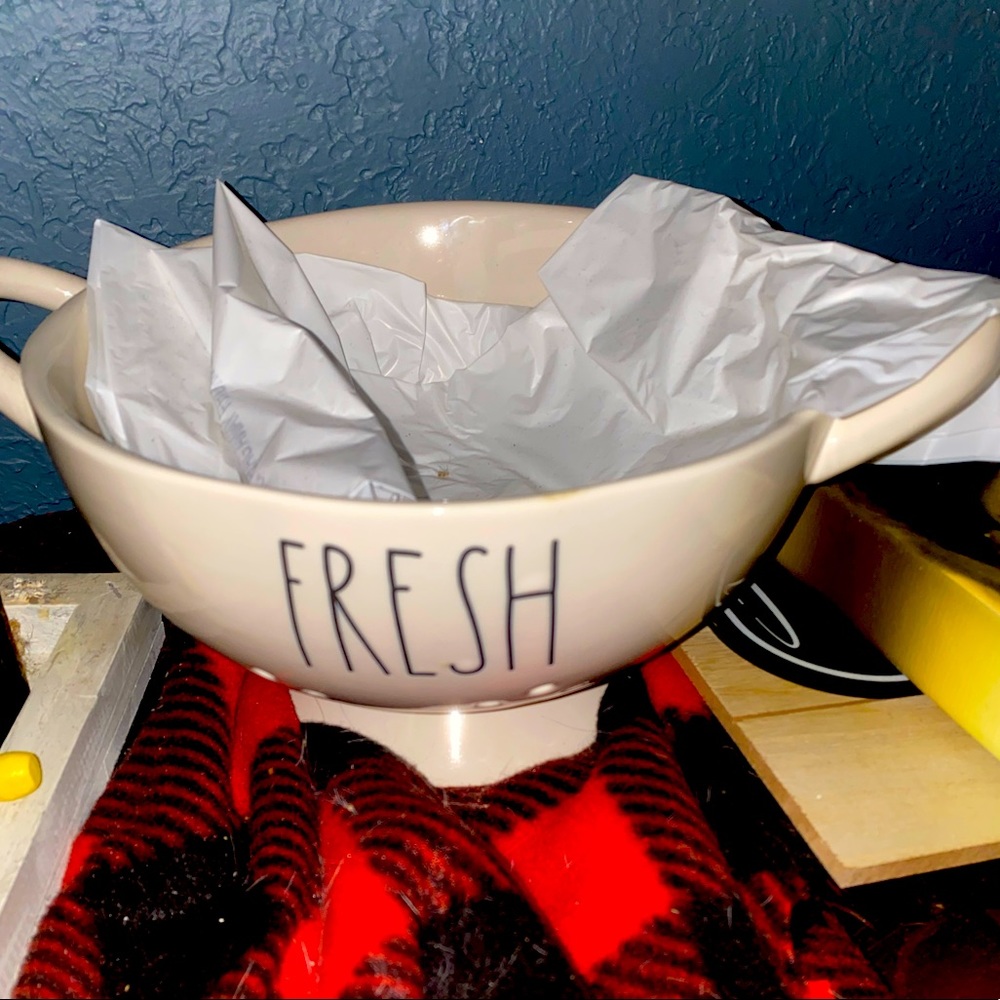 Rae Dunn Fresh Strainer